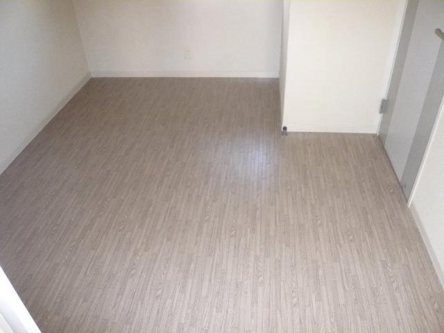 メゾンドール川島 A　
