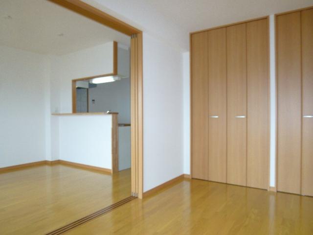 サープラス　