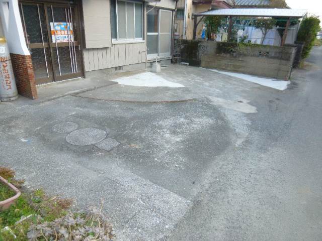 　2～3台駐車可能